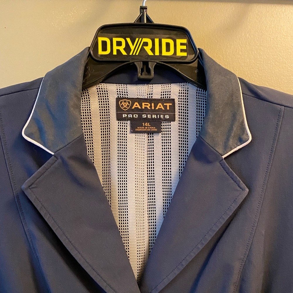 Ariat - Softshell show jacket. - Picture 3 of 6